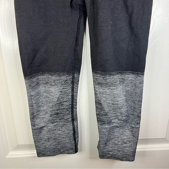 Lululemon Seamlessly Street Crop Hombre Black Grey Size Small - Picture 9 of 9